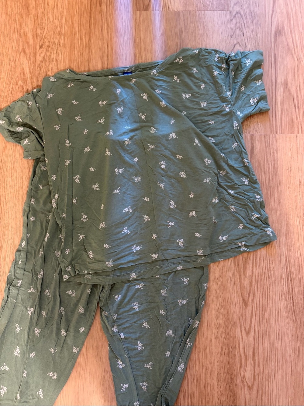 Old Navy Sunday Sleep Women's Olive Green Floral Pajama Set